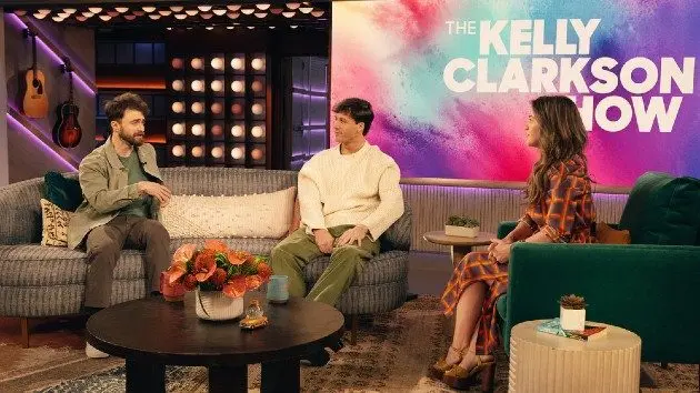 m_kellyclarksonrobrauschdanielradcliffe_03112613847