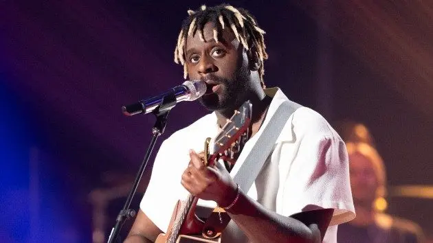 m_myles20smith20christopher20willard20idol_-092425_0337695