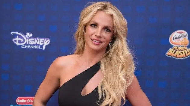 getty_britneyspearsblackdress_032726819060