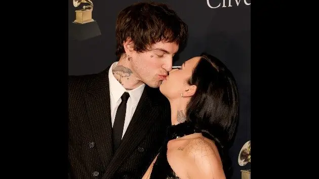 getty_demilovatokissesjordanlutes_052626697594