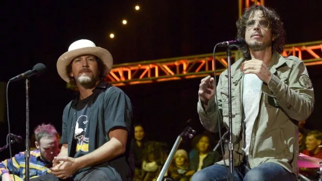 getty_eddievedderandchriscornell_060717_630