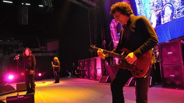 m_blacksabbath630_onstage_091313