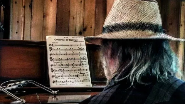 m_neilyoungchildrenofdestiny630_063017