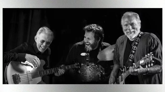 m_hottuna630_bwtrio_063017