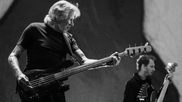 m_rogerwaters630_onstagebw_072017