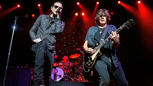 getty_chesterbenningtondeandeleo630_081017