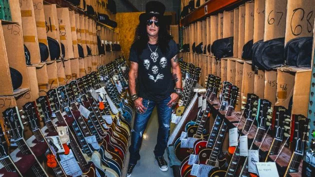 m_slash630_withgibsonguitars_081517
