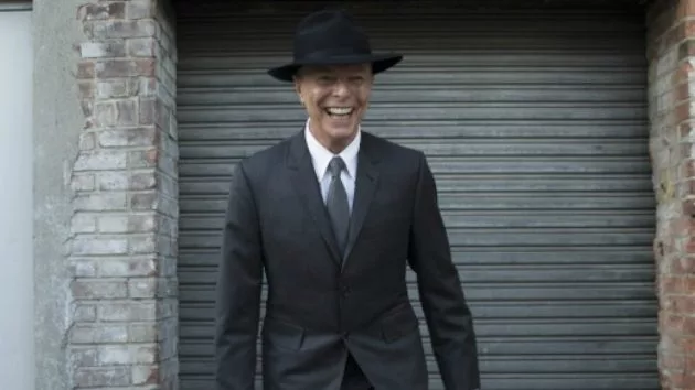 m_davidbowie630_hatsmiling_011216
