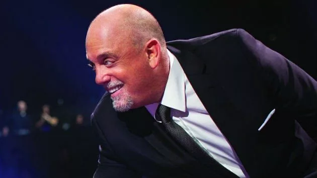 m_billyjoel630_shakinghands_082114