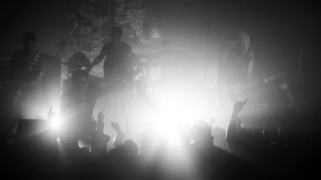m_u2_630_theblackoutstill_083017
