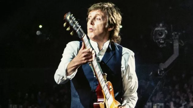 m_paulmccartney630_onstage_091017