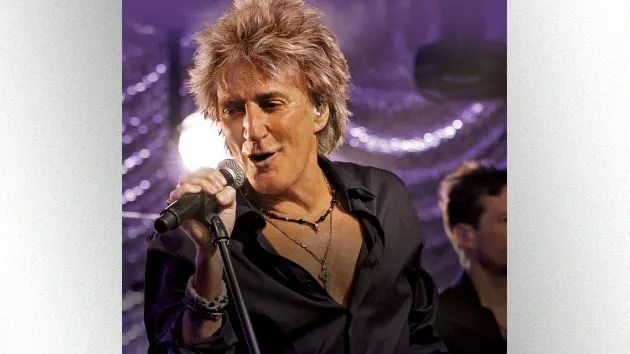 m_rodstewartsinging_090717