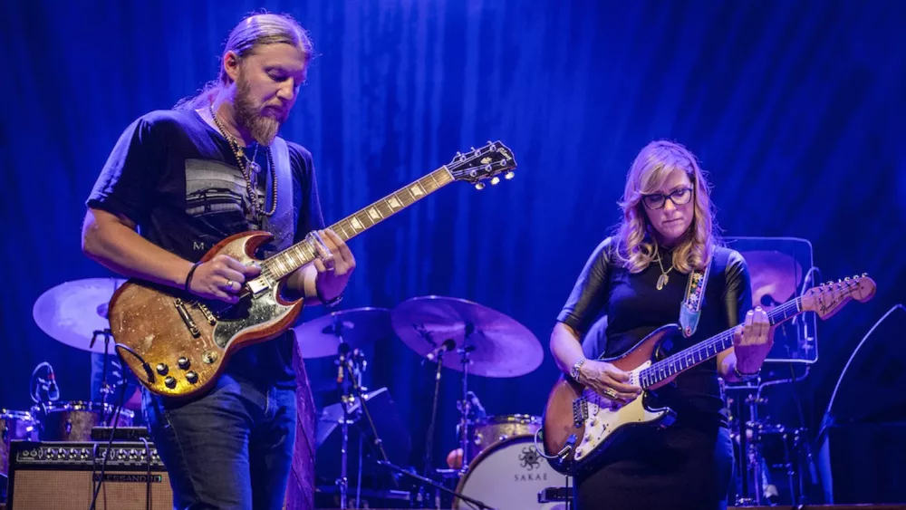 m_tedeschitrucksband_duo_credit_stuart_levine