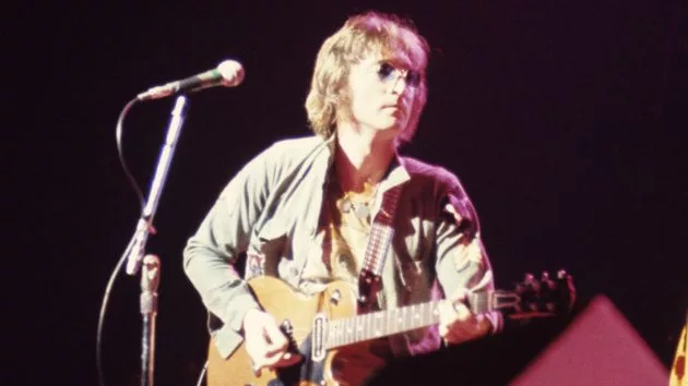 getty_johnlennon72willowbrook630_100317