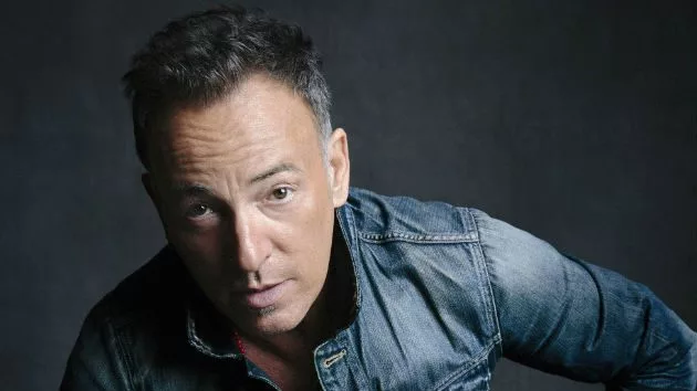 m_brucespringsteen630_jeanjacket_011714-2