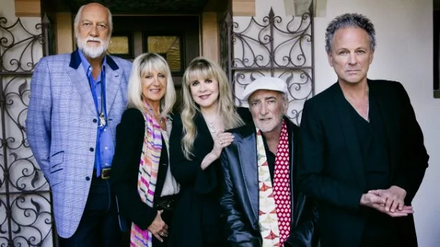 m_fleetwoodmac630_creditdannyclinch2_011615-2