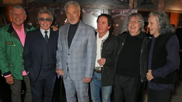 getty_rogerdaltreyetcadorationtrilogyevent630_111417