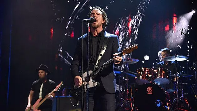 getty_pearljam_120117