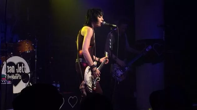 m_joanjett630_onstage_120617