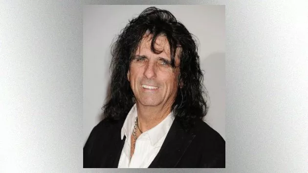 m_alicecooper630_jesuschristsuperstarliveportrait_120817