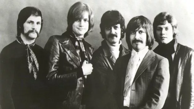 m_moodyblues630_rockhallpromopic_121317