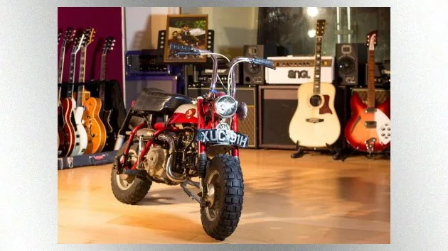m_johnlennonmonkeybike630_030518