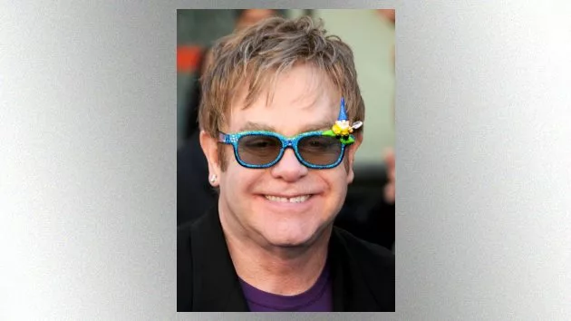 getty_eltonjohn630_gnomeglasses_032318