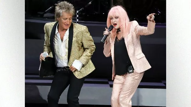getty_rodstewartandcyndilauperonstage_041218