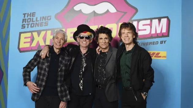 m_rollingstones630_atexhibitionism_062116-2