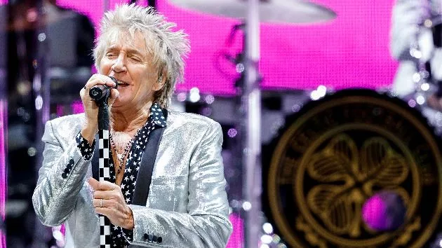 getty_rodstewartonstage2018_062718