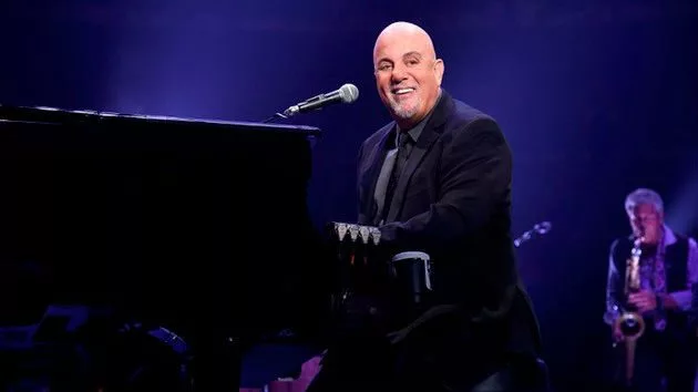 m_billyjoelonstage_101817-9