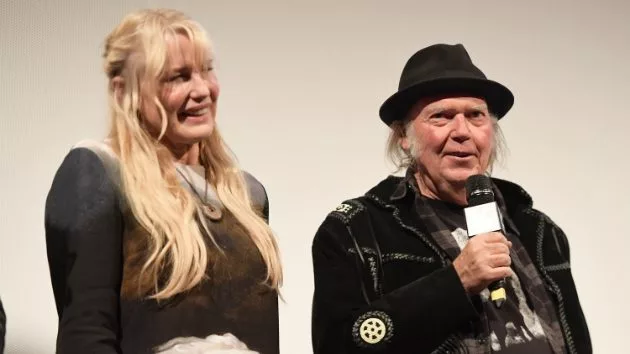 getty_neilyoungdarylhannah630_083018
