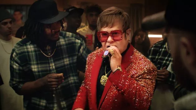 m_eltonjohninsnickersad_083018