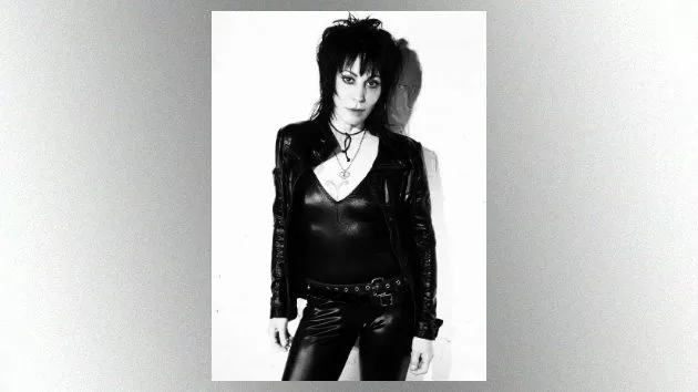 m_joanjett630_creditrogererickson_091018