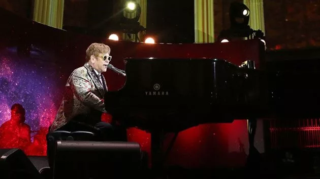 m_eltonjohnannouncement_012418-9