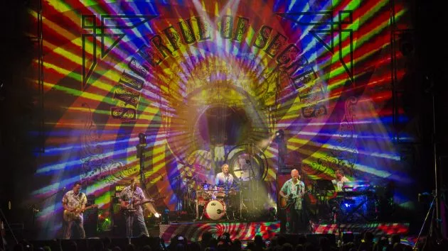 m_nickmasonssaucerfulofsecrets630_onstage_103118