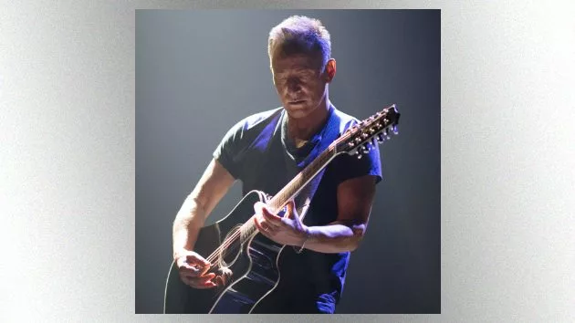 m_brucespringsteen630_onstage_creditrobdemartin_120518