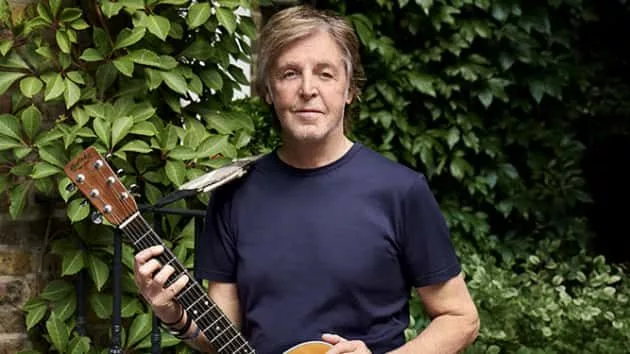 m_paulmccartney630_withacousticguitar_092718-3