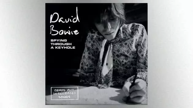 m_davidbowiespyingthroughakeyhole630_010819