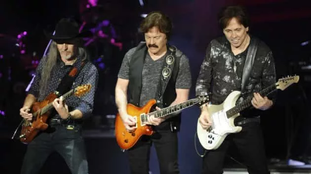 m_doobiebrothers630_onstage_121718-2