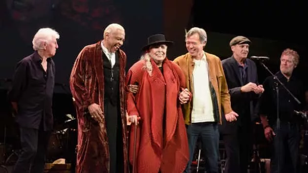 getty_jonimitchellfriends630_020619