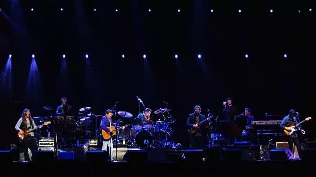 getty_eagles630_onstage_032519