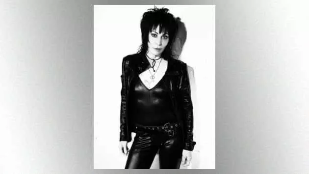 m_joanjett630_creditrogererickson_091018-2