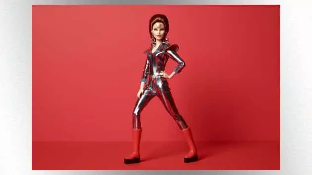 m_davidbowiebarbie630_071119