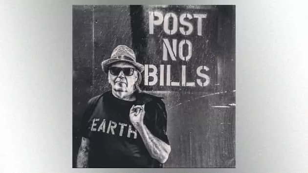 m_neilyoung630_bwearthtshirt_creditdarylhannah_061616-11
