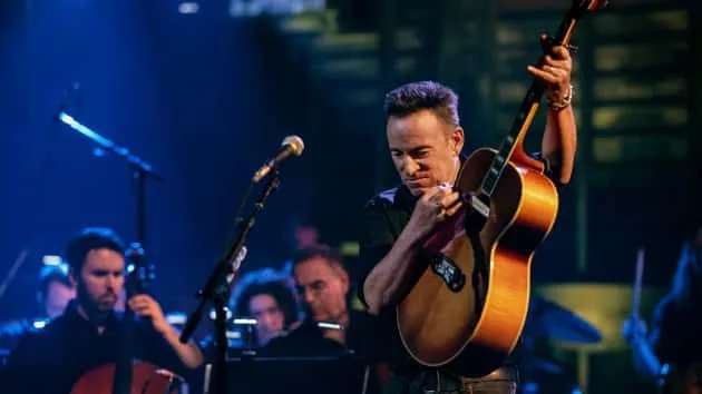 m_brucespringsteen630_westernstarsfilm_creditrobdemartin_100419