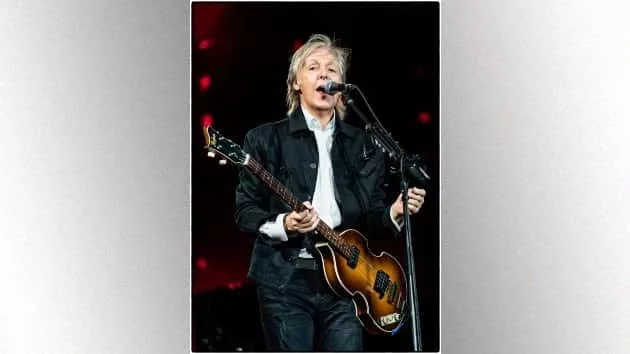 m_paulmccartneyonstage2019_111819-2