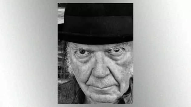 m_neilyoung630_closeupbw_creditdhlovelife_111119-2