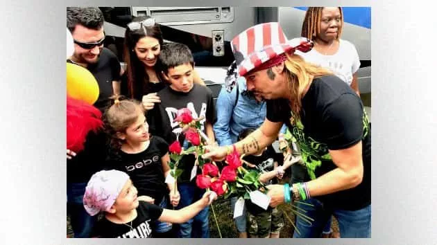m_bretmichaels630_withkids_112719
