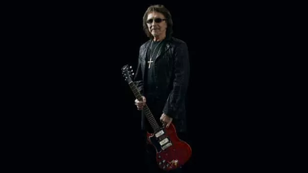 m_tonyiommi630_withmonkeyguitar_011720